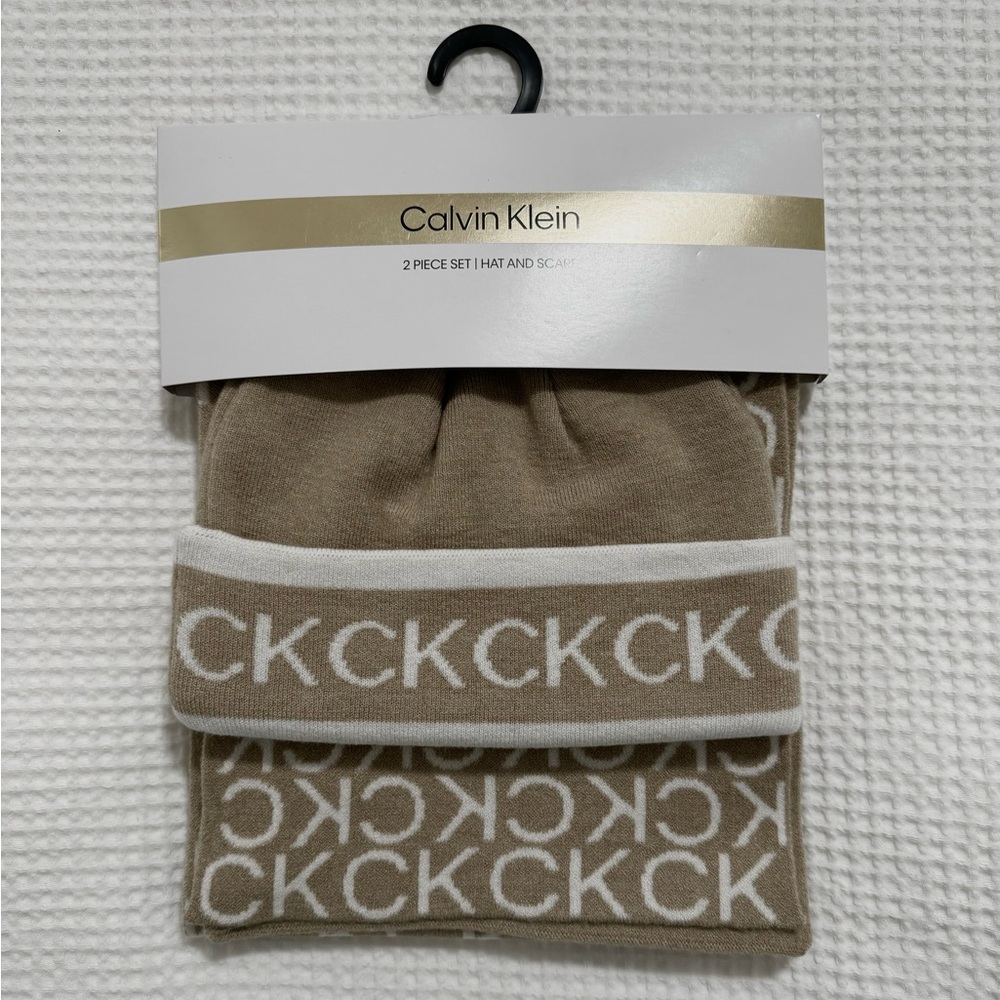 Calvin Klein 2 Piece Set (Hat & Scarf)